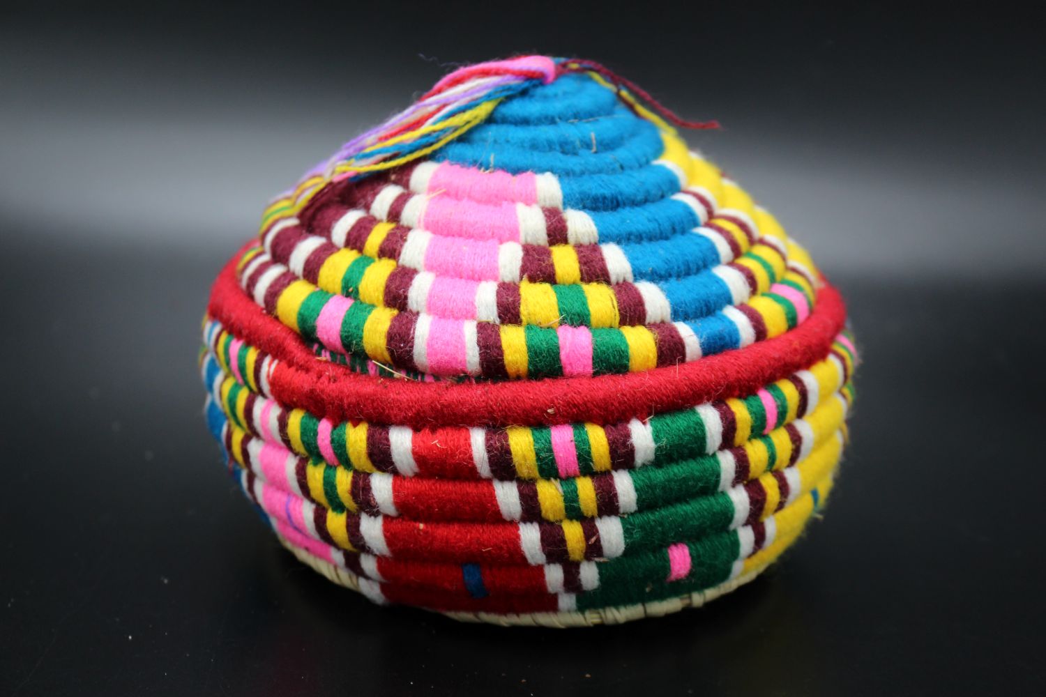 Dose mit Deckel groß – Mehrfarbig