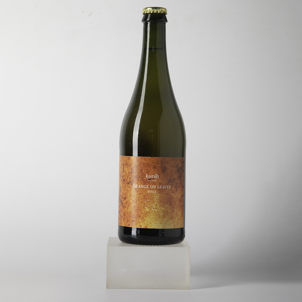 Orange on leaves Pét Nat